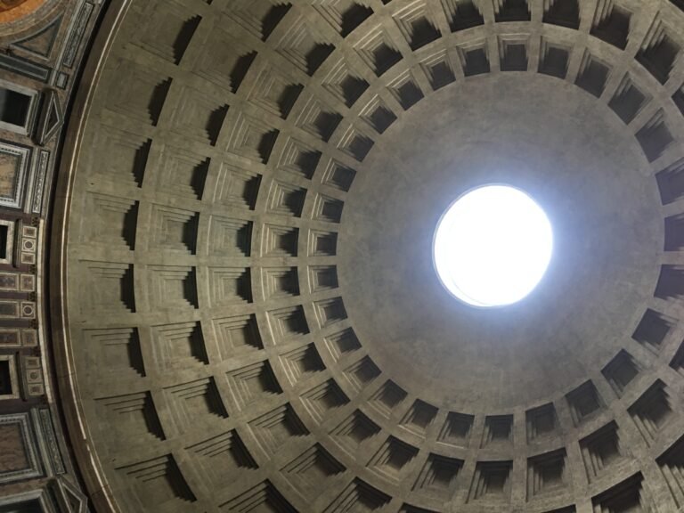 Ekstraordinær belysning i Pantheon.
